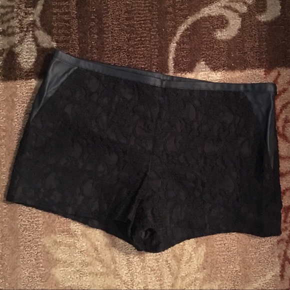 Express Pants - EUC Express lace/faux leather side zip shorts